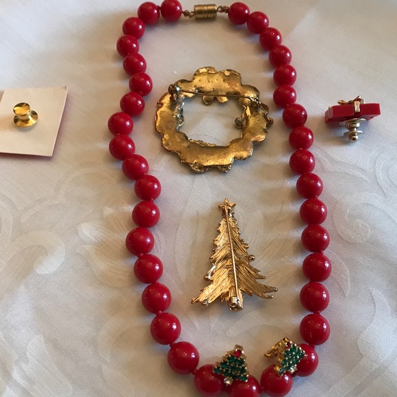 Vintage Christmas Jewelry - Picture 2 of 7